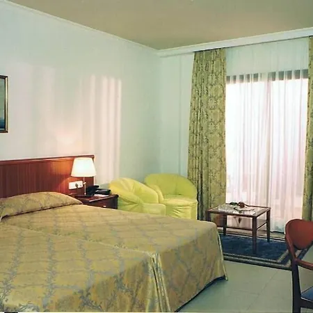 Отель Del Mar Льорет-де-Мар